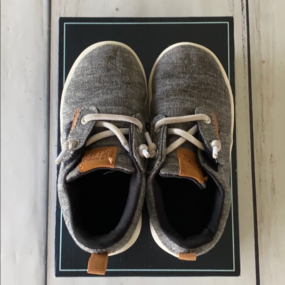 Dr. Scholl’s kids sneakers with memory foam